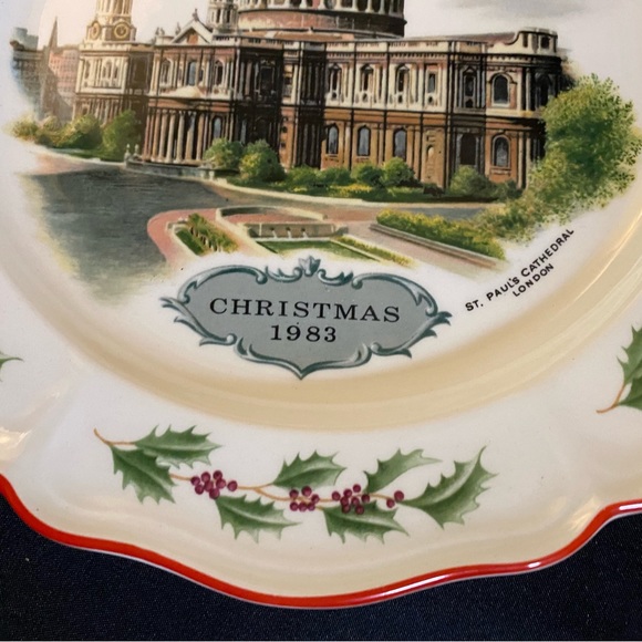 ST. PAUL’s CATHEDRAL, #4 Queen’s Ware Christmas Plate 1983. Wedgewood. C - Picture 4 of 5